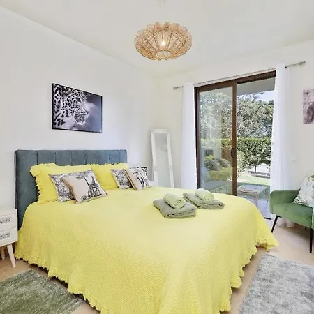 Jaqueline And Golf House *